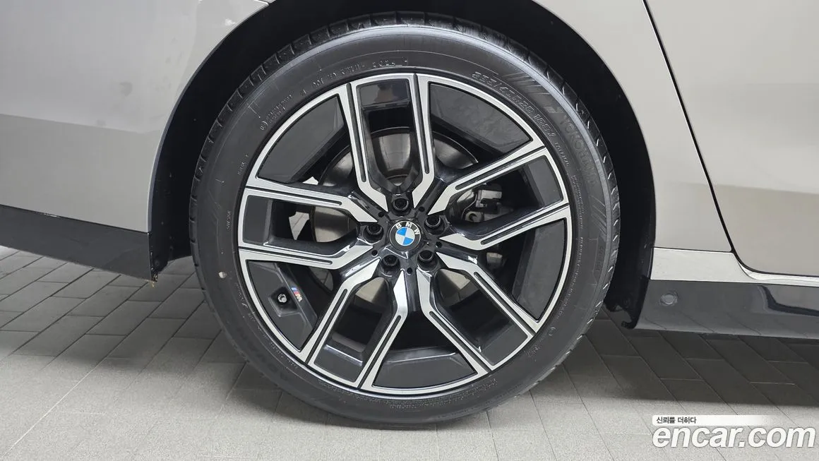 BMW 7-Series — фото 10