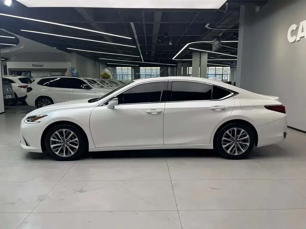 Lexus ES — фото 10