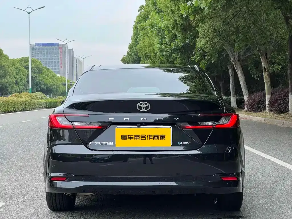 Toyota Camry — фото 6