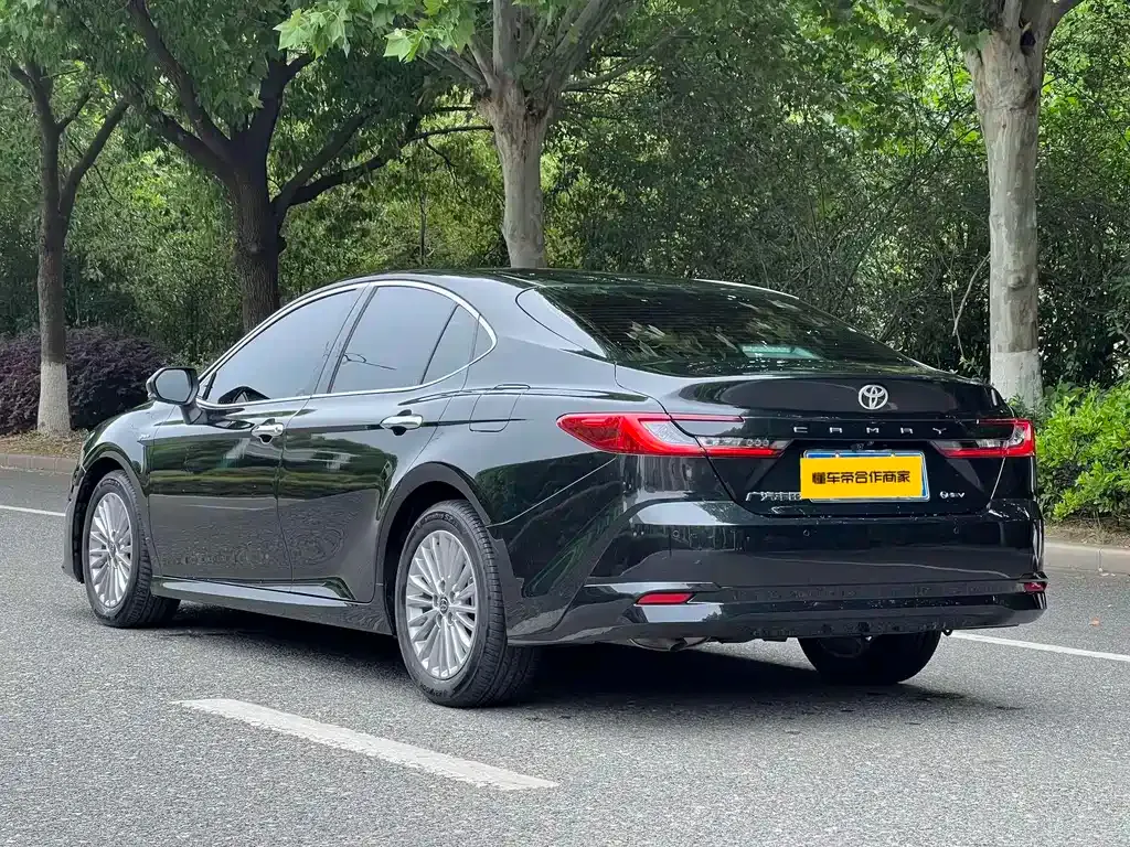 Toyota Camry — фото 10
