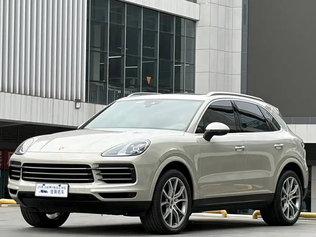 Porsche Cayenne — фото 1