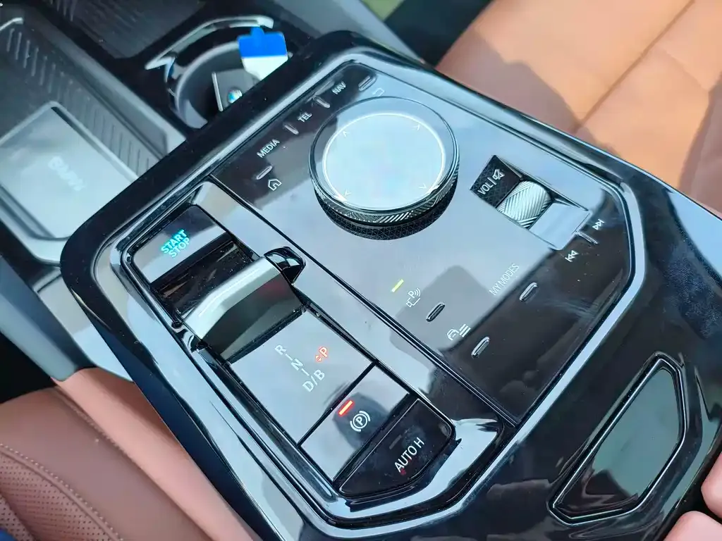 BMW i5 — фото 7