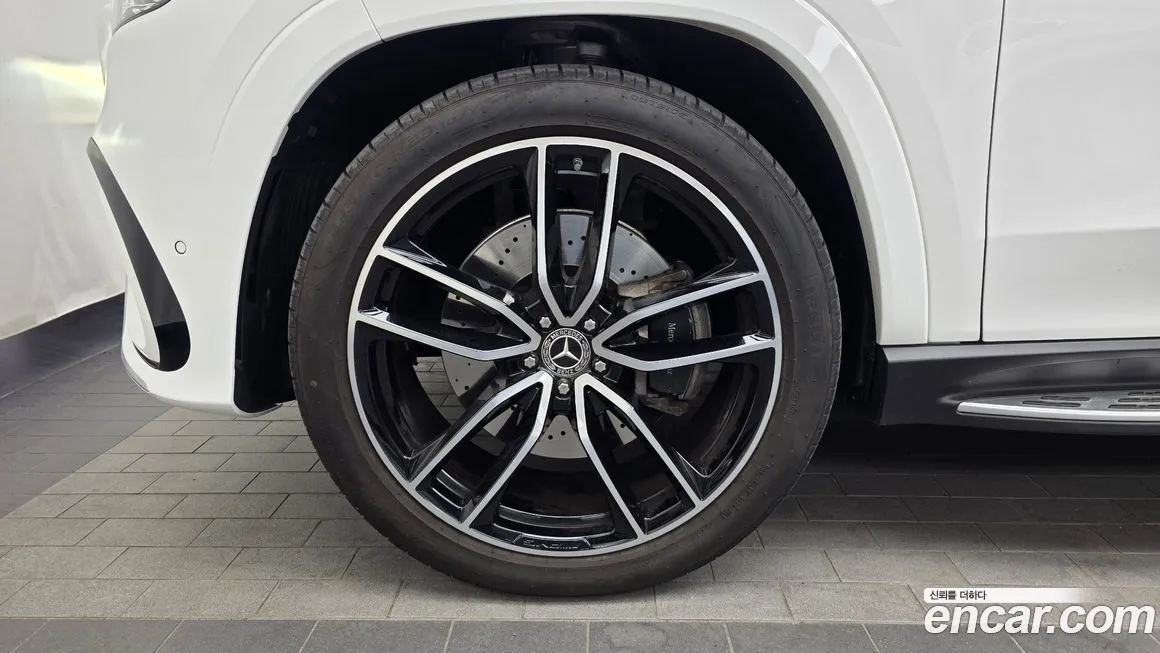 Mercedes-Benz GLS-Class — фото 6