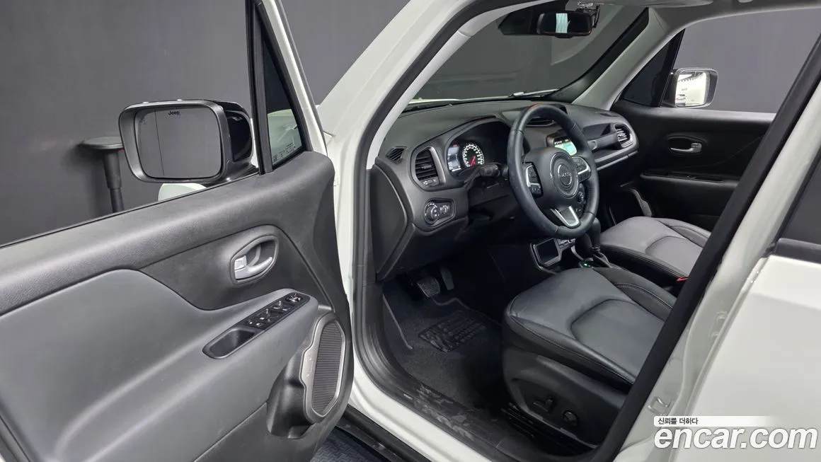 Jeep Renegade 2023 из KR, фото 5