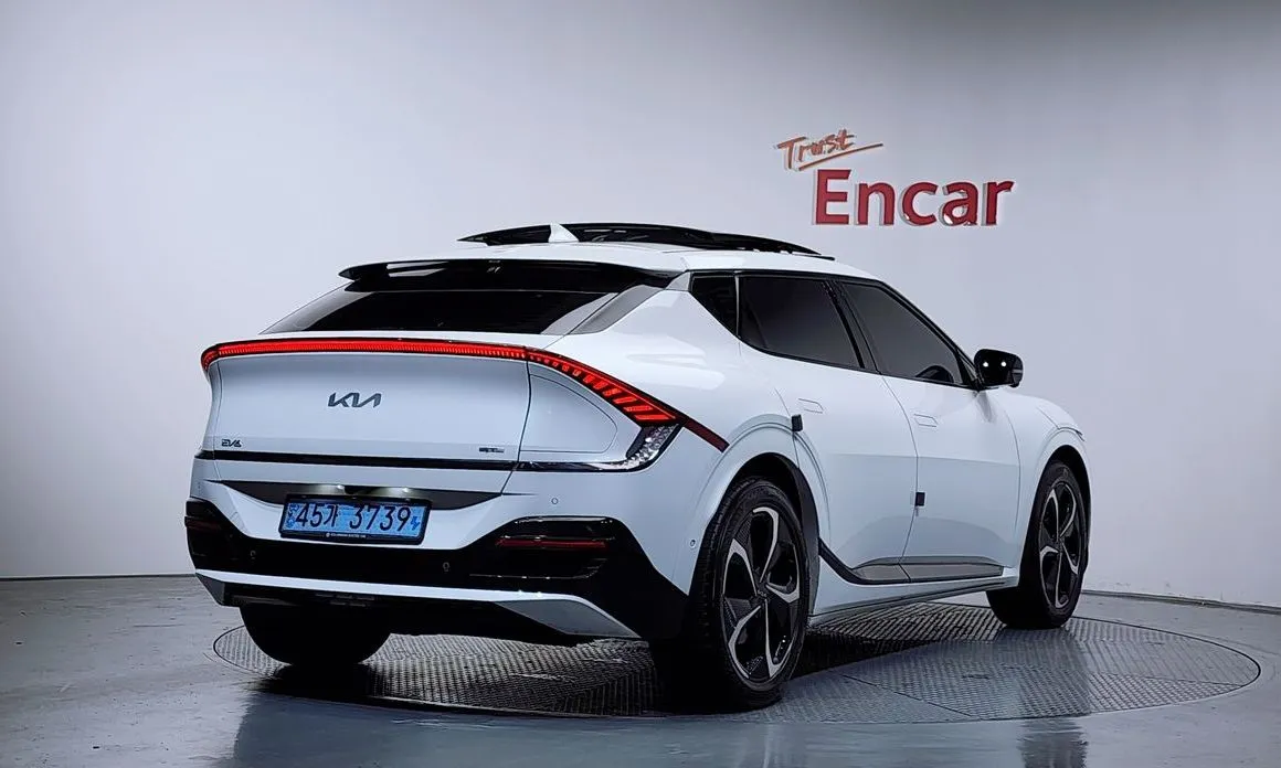 Kia EV6 — фото 8