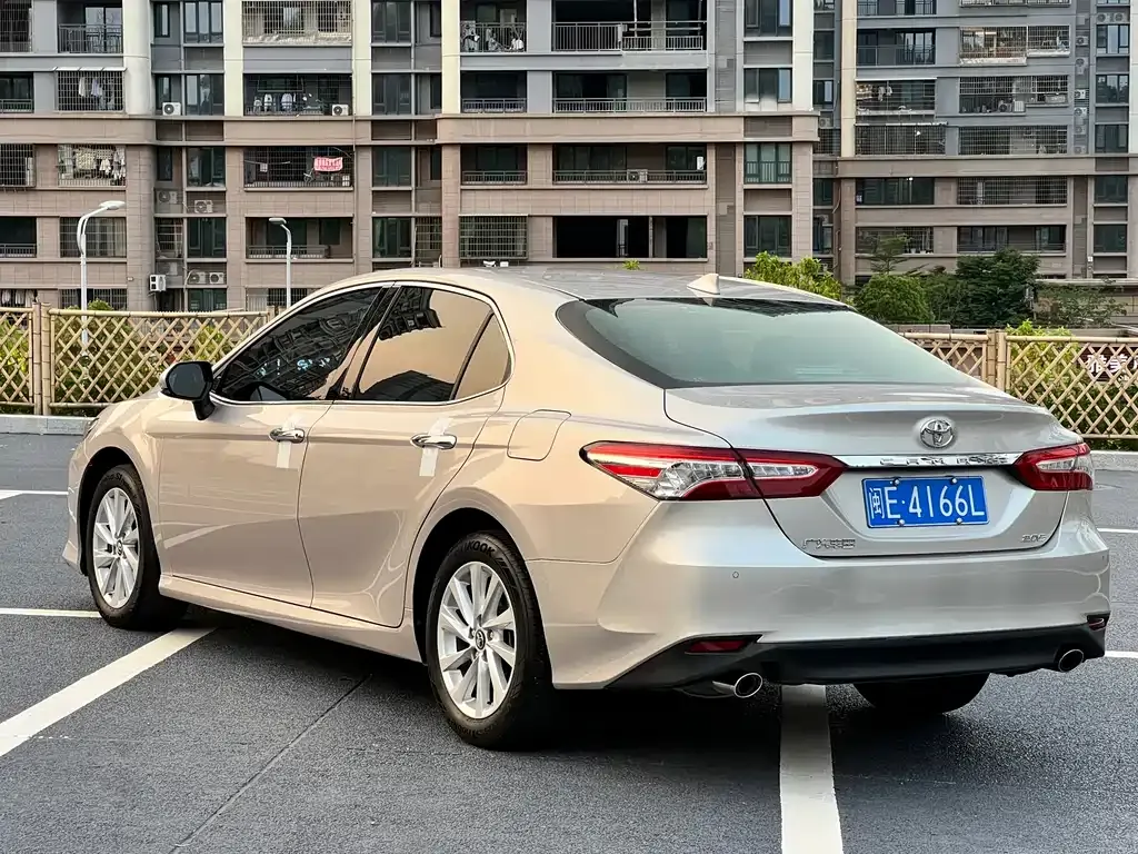 Toyota Camry — фото 7