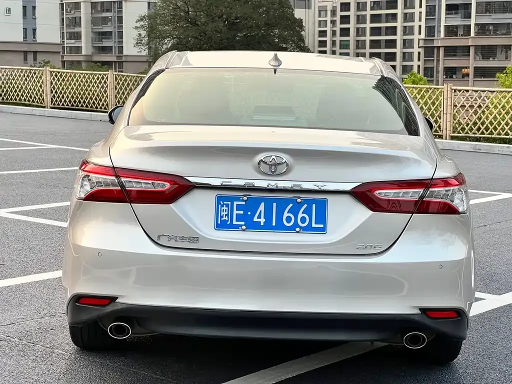 Toyota Camry — фото 9