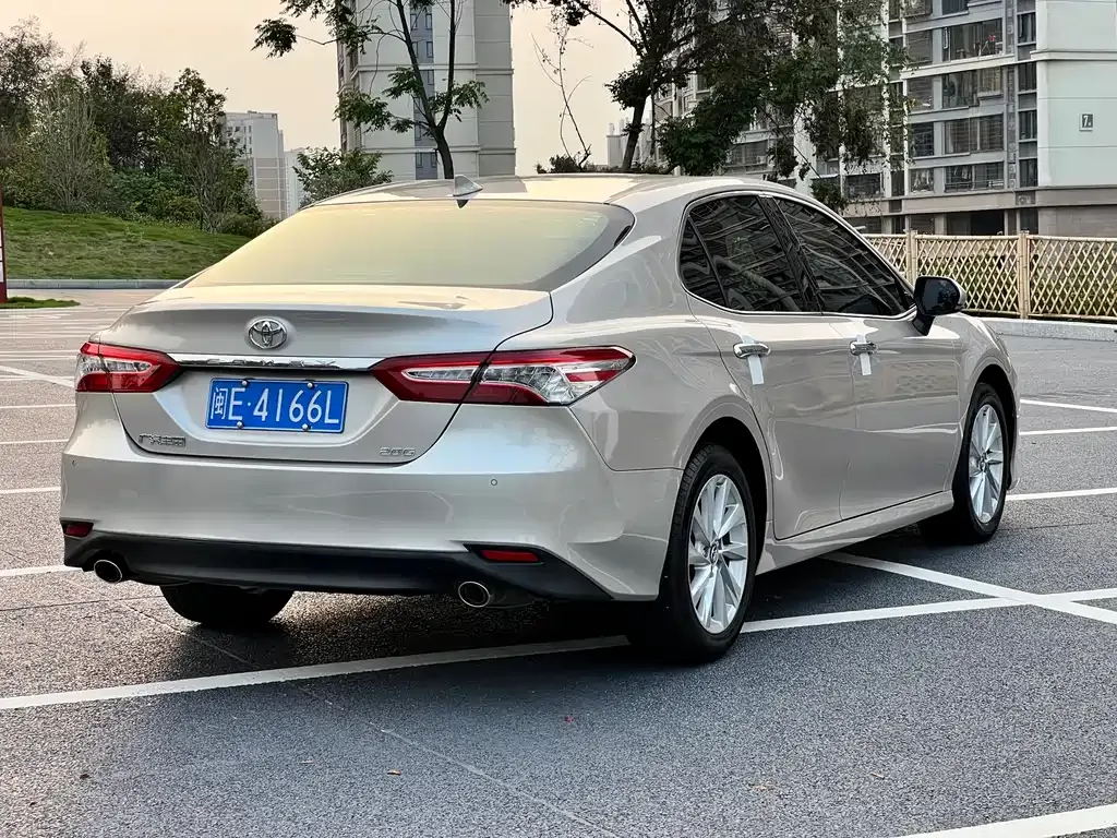Toyota Camry — фото 10