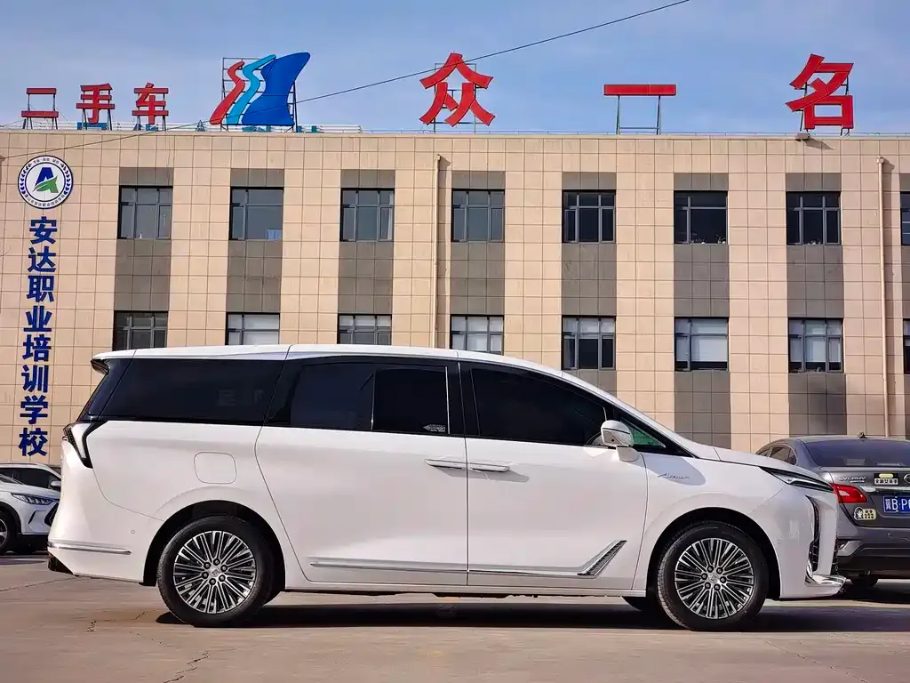 Buick GL8 Hybrid — фото 3