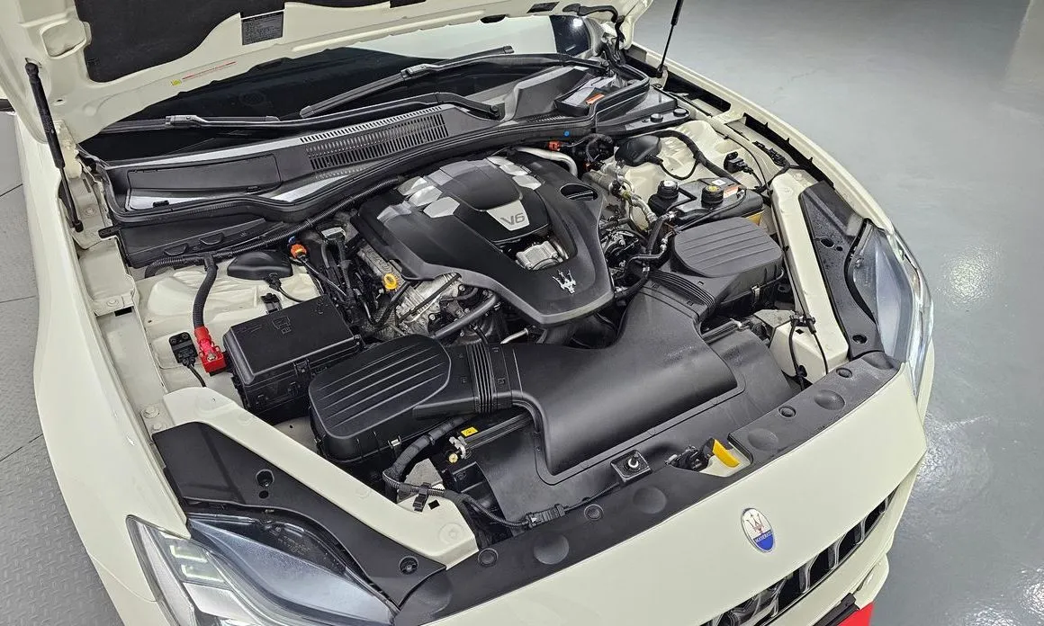 Maserati Quattroporte 2021 из KR, фото 3