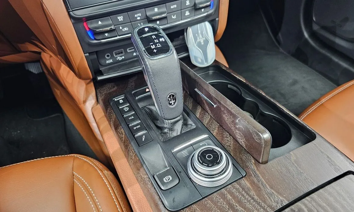 Maserati Quattroporte 2021 из KR, фото 10