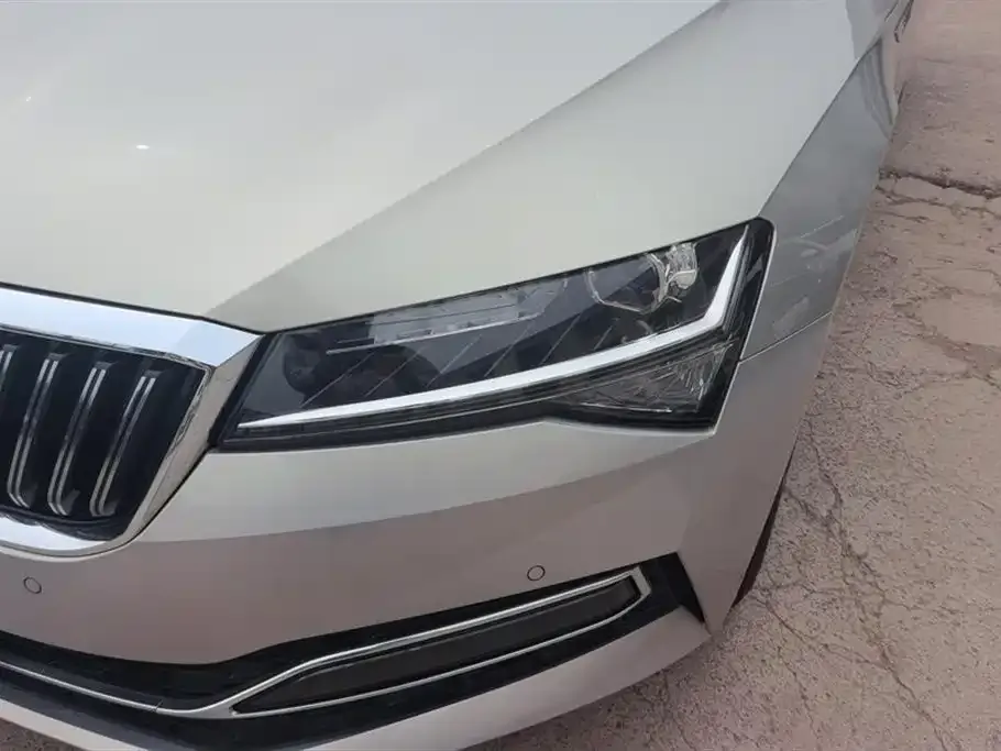 Skoda Superb — фото 7