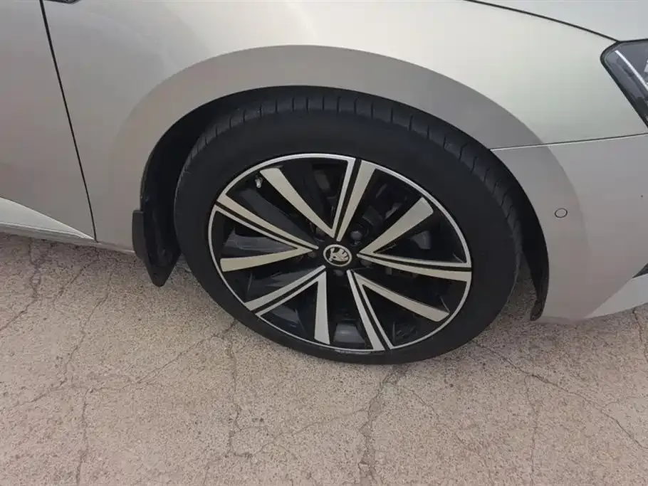 Skoda Superb — фото 8