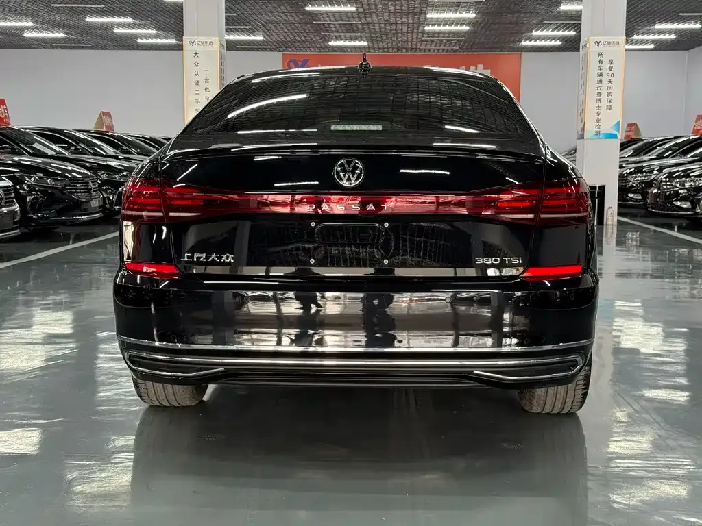 Volkswagen Passat — фото 8