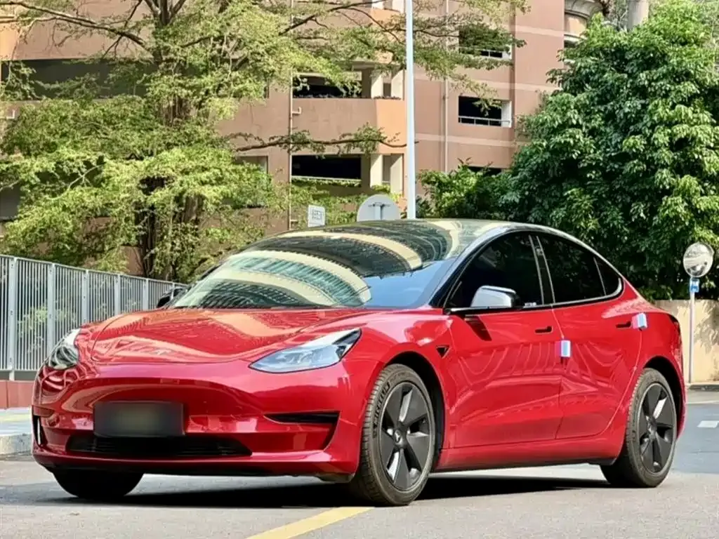 Tesla Model 3 — фото 1
