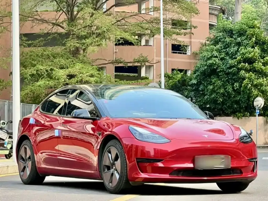 Tesla Model 3 — фото 10