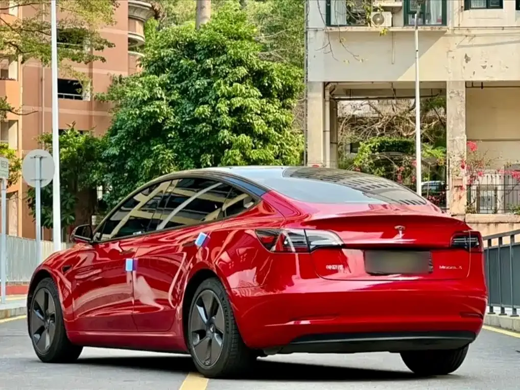 Tesla Model 3 — фото 9