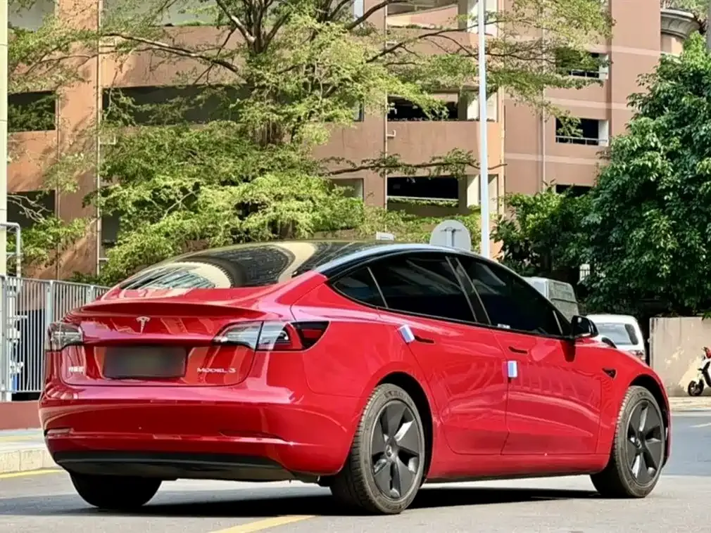 Tesla Model 3 — фото 8