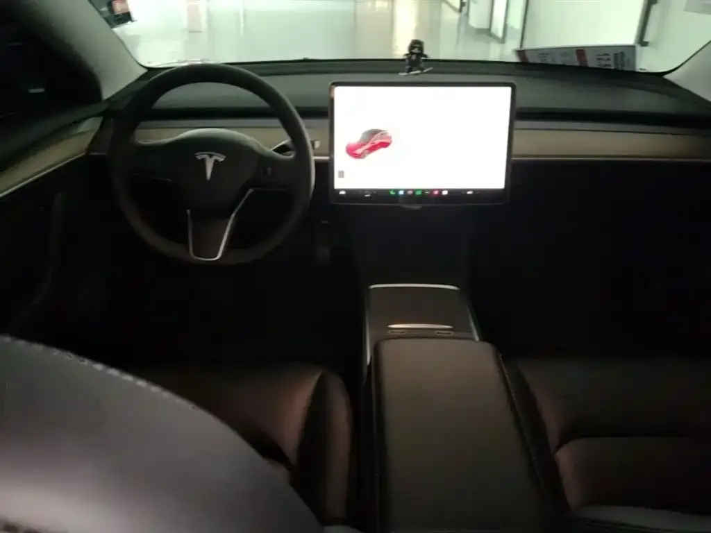 Tesla Model 3 — фото 3