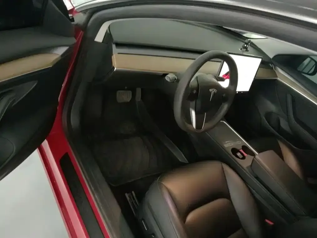 Tesla Model 3 — фото 4