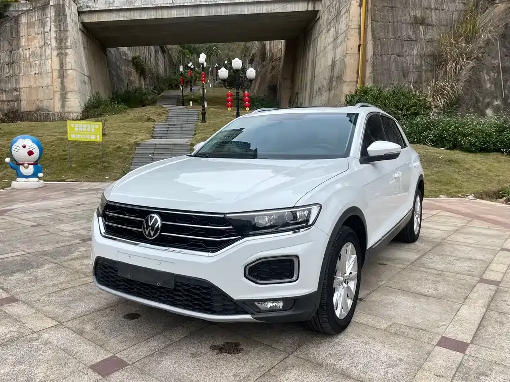 Volkswagen T-Roc — фото 1