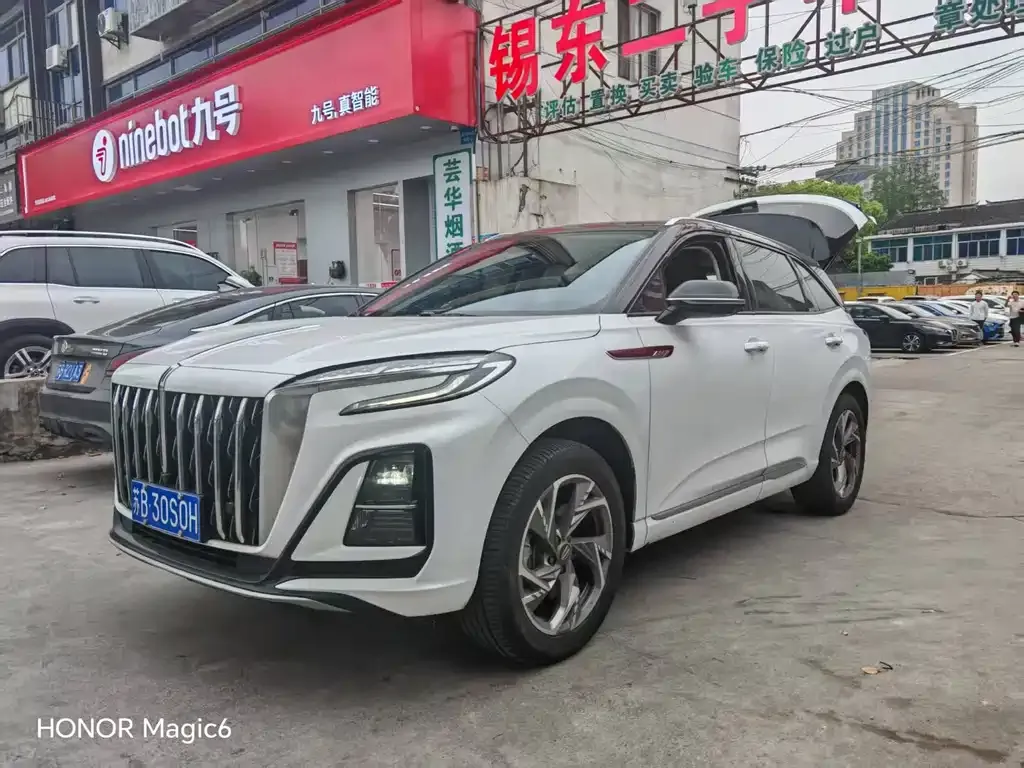 Hongqi HS3 — фото 6