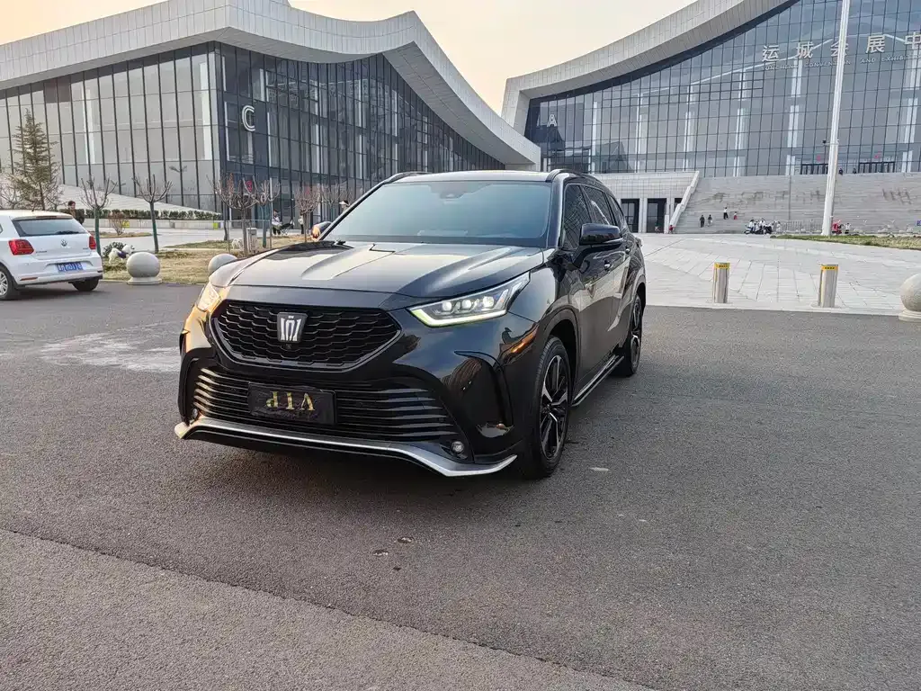 Toyota Crown Kluger 2022 из CN, фото 1