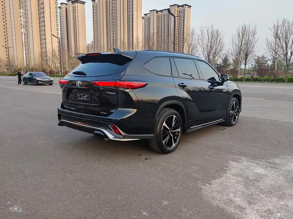 Toyota Crown Kluger 2022 из CN, фото 8