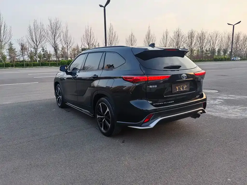 Toyota Crown Kluger 2022 из CN, фото 7