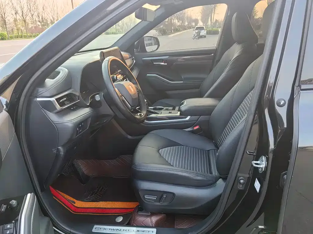 Toyota Crown Kluger 2022 из CN, фото 6