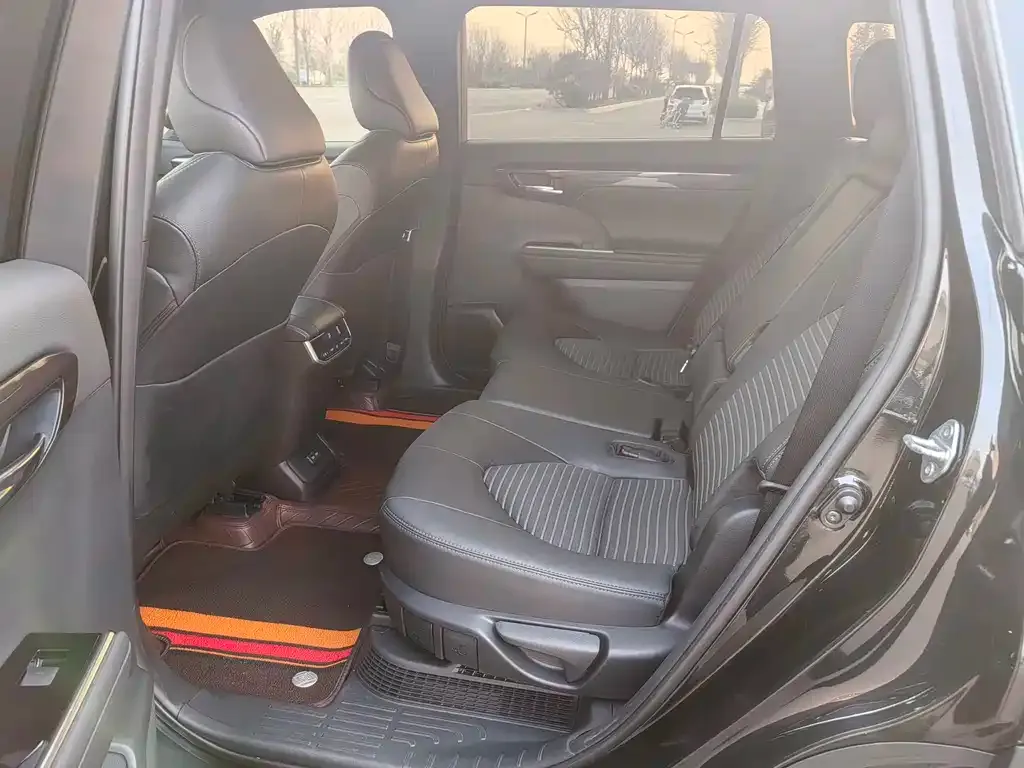 Toyota Crown Kluger 2022 из CN, фото 2