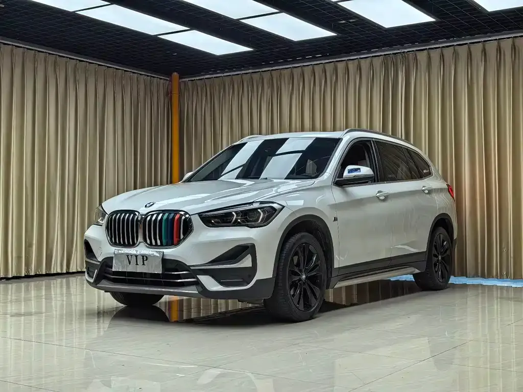 BMW X1 — фото 1