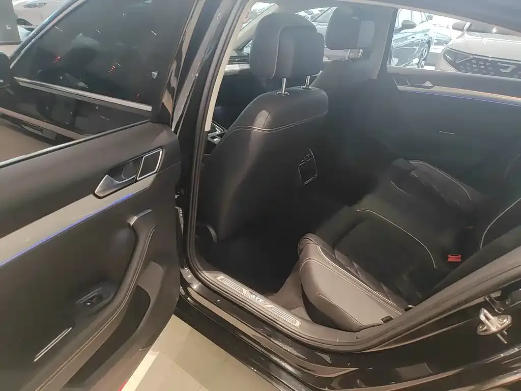 Volkswagen Magotan GTE PHEV 2023 из CN, фото 3