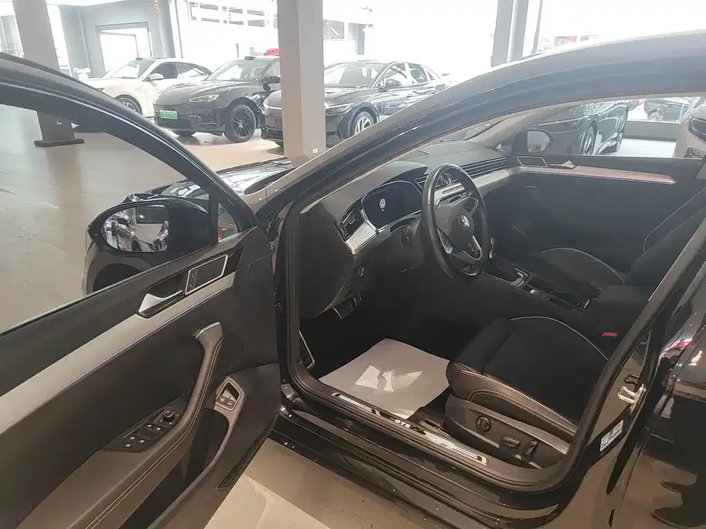 Volkswagen Magotan GTE PHEV 2023 из CN, фото 8