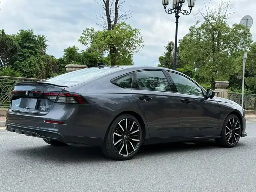 Honda Accord — фото 9