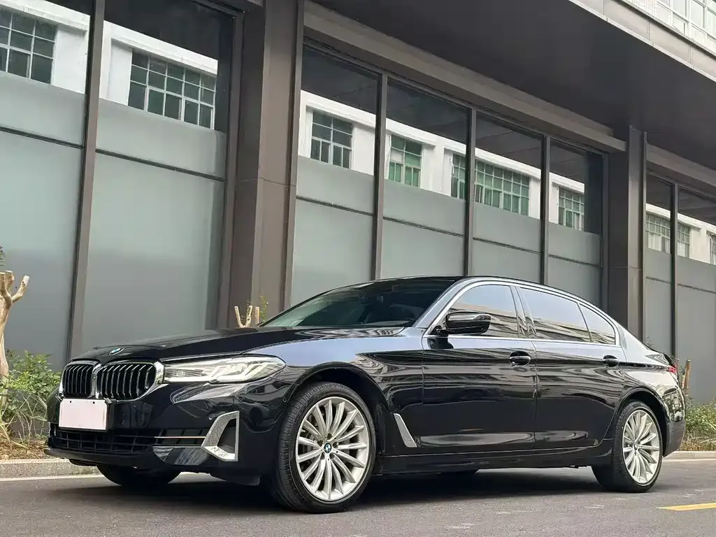 BMW 5 Series — фото 1