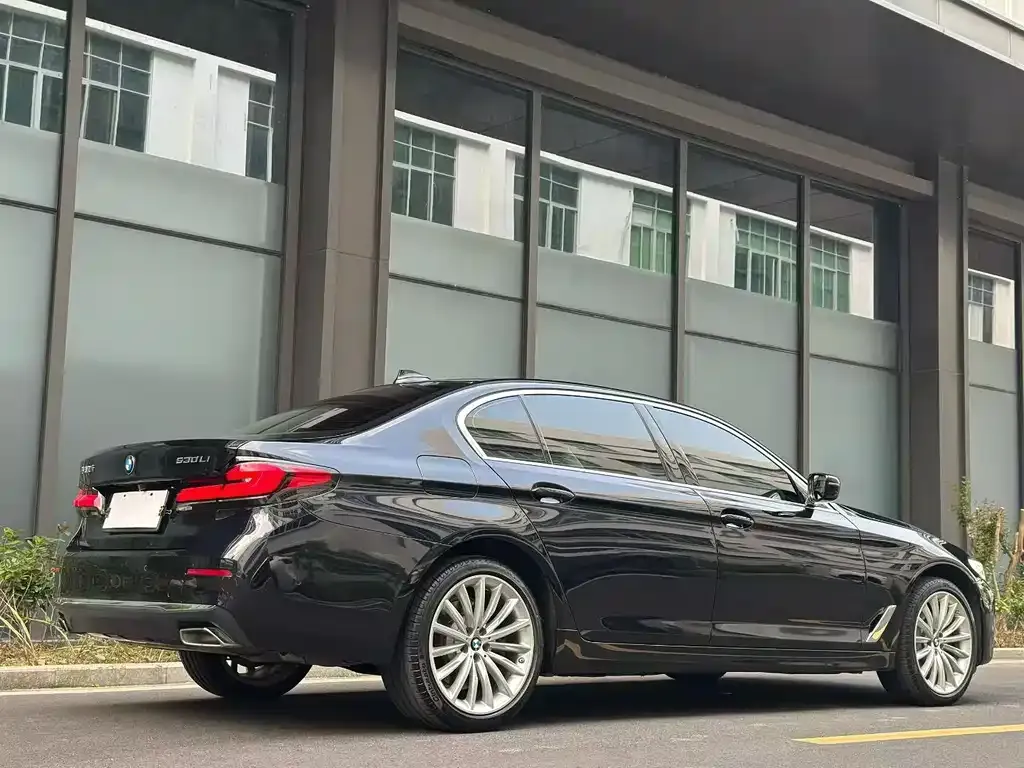 BMW 5 Series — фото 4