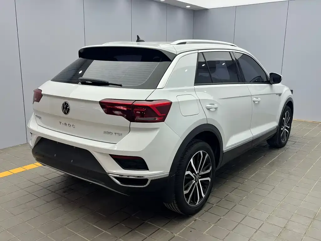 Volkswagen T-Roc — фото 6