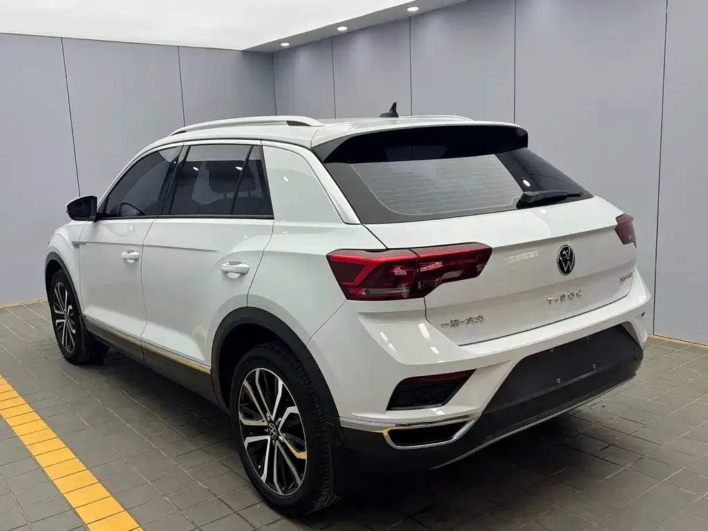 Volkswagen T-Roc — фото 9