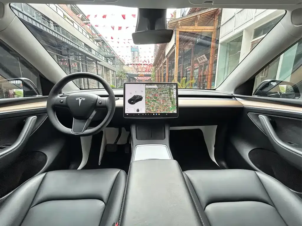 Tesla Model Y — фото 8