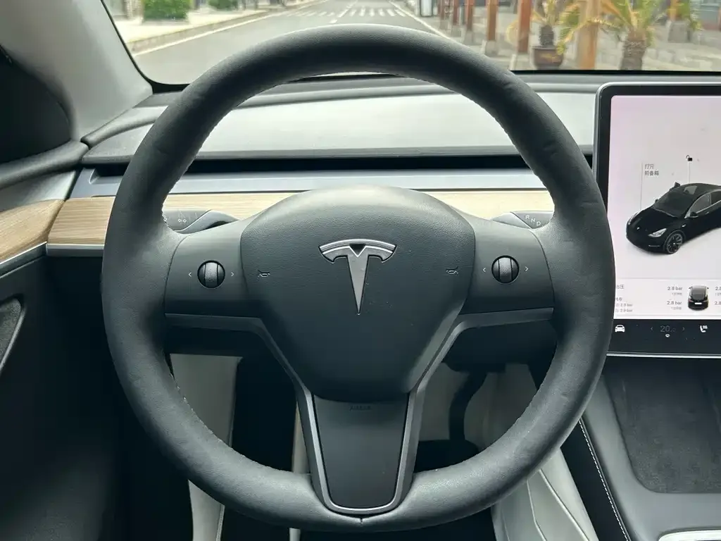 Tesla Model Y — фото 4