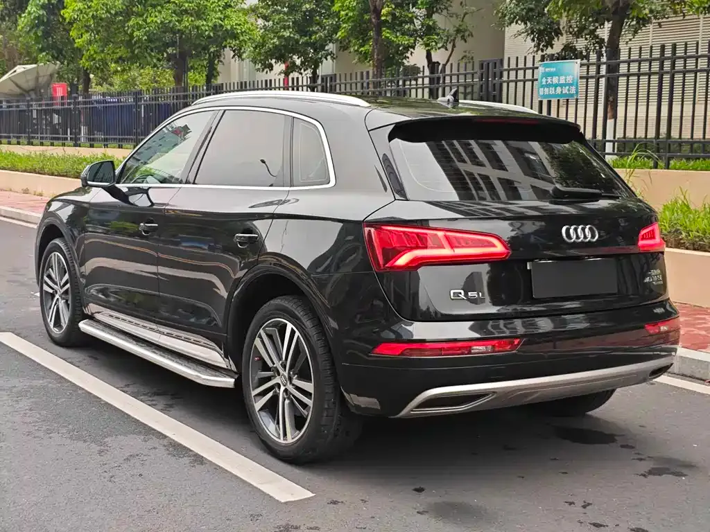 Audi Q5L 2021 из CN, фото 5