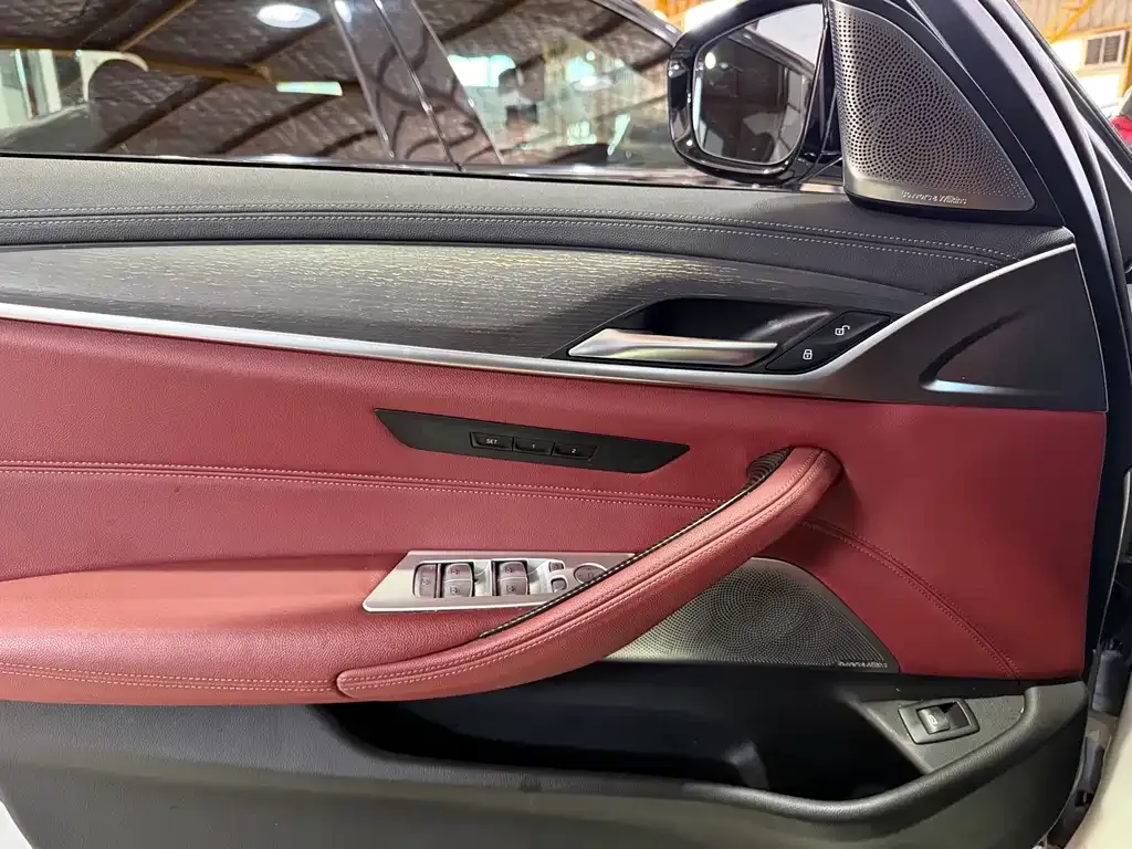 BMW 5 Series 2023 из CN, фото 3