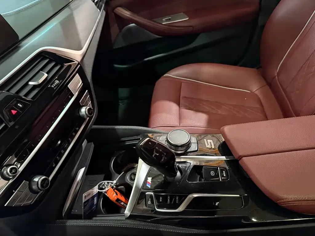 BMW 5 Series 2023 из CN, фото 8