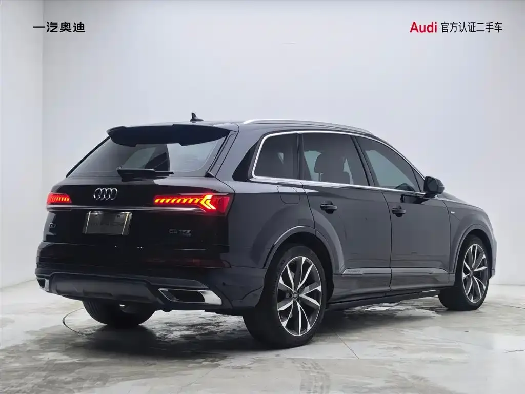 Audi Q7 — фото 8