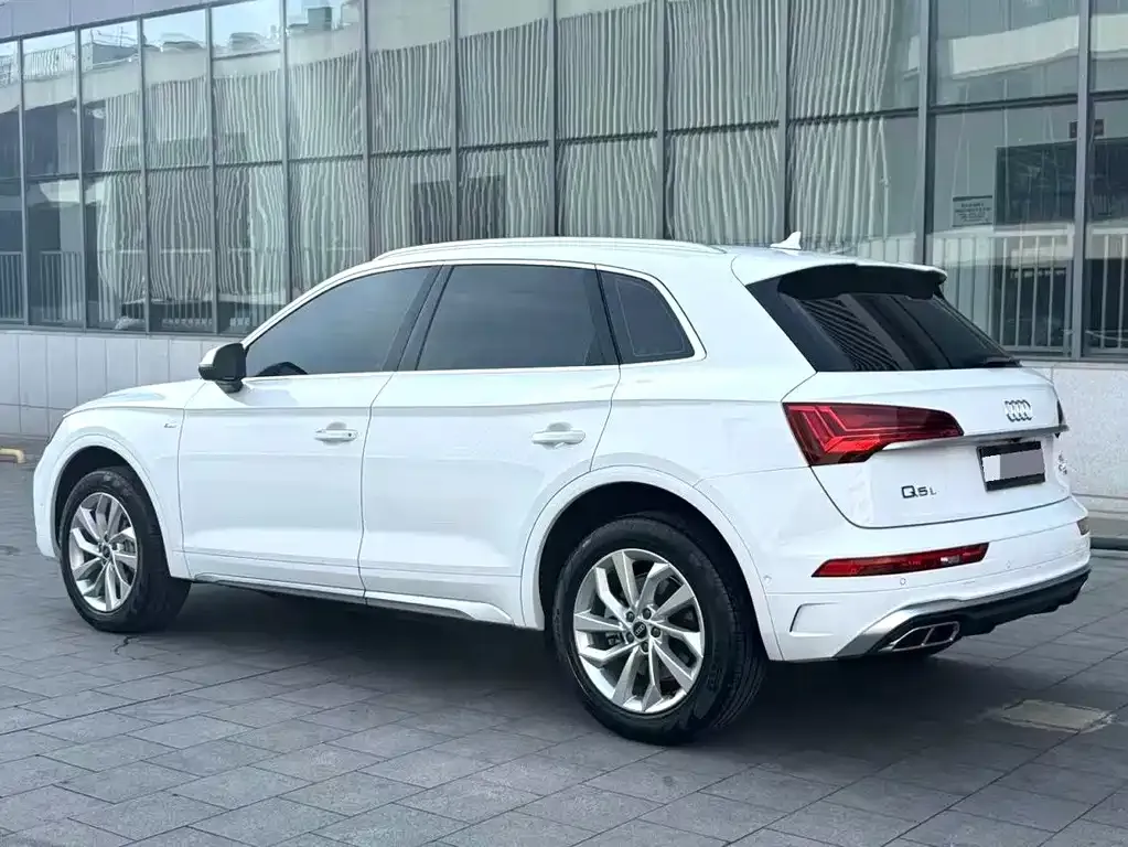 Audi Q5L — фото 8