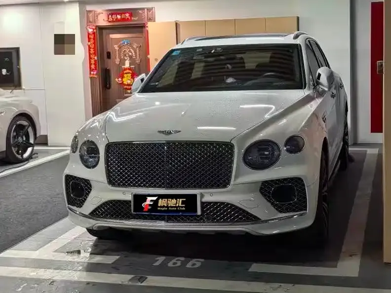 Bentley Bentayga — фото 1