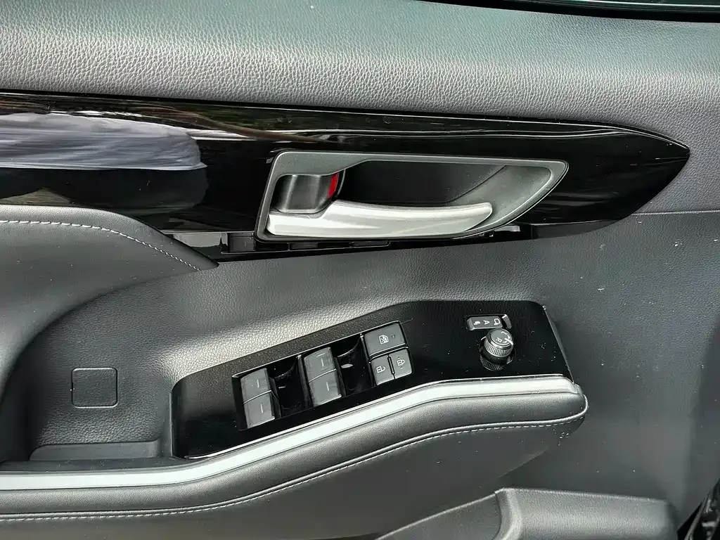 Toyota Highlander — фото 10