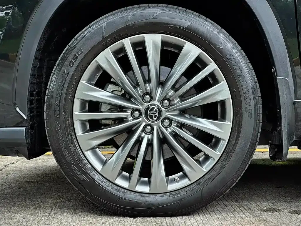 Toyota Highlander — фото 6