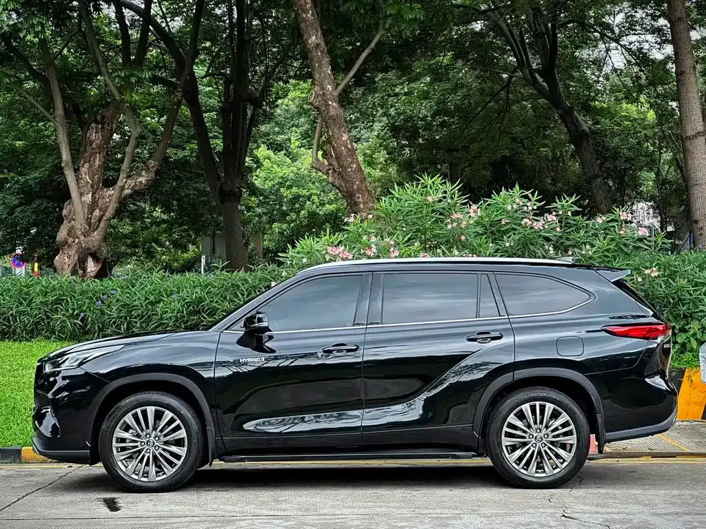 Toyota Highlander — фото 7